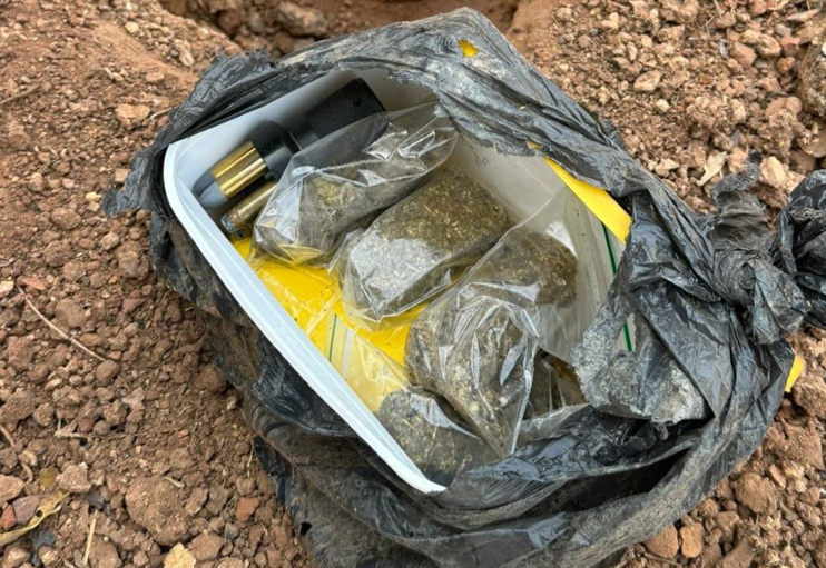 Pol�cia Civil apreende drogas e muni��es em casa que pertencia a membro de fac��o