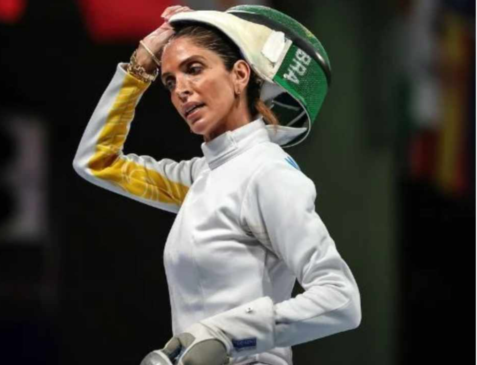 COM TUMOR, NATHALIE MOELLHAUSEN PASSA MAL E � ELIMINADA NA ESGRIMA