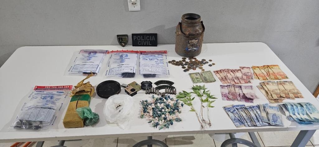 Pol�cia Civil prende duas pessoas em opera��o para combater o tr�fico de drogas em Rio Branco