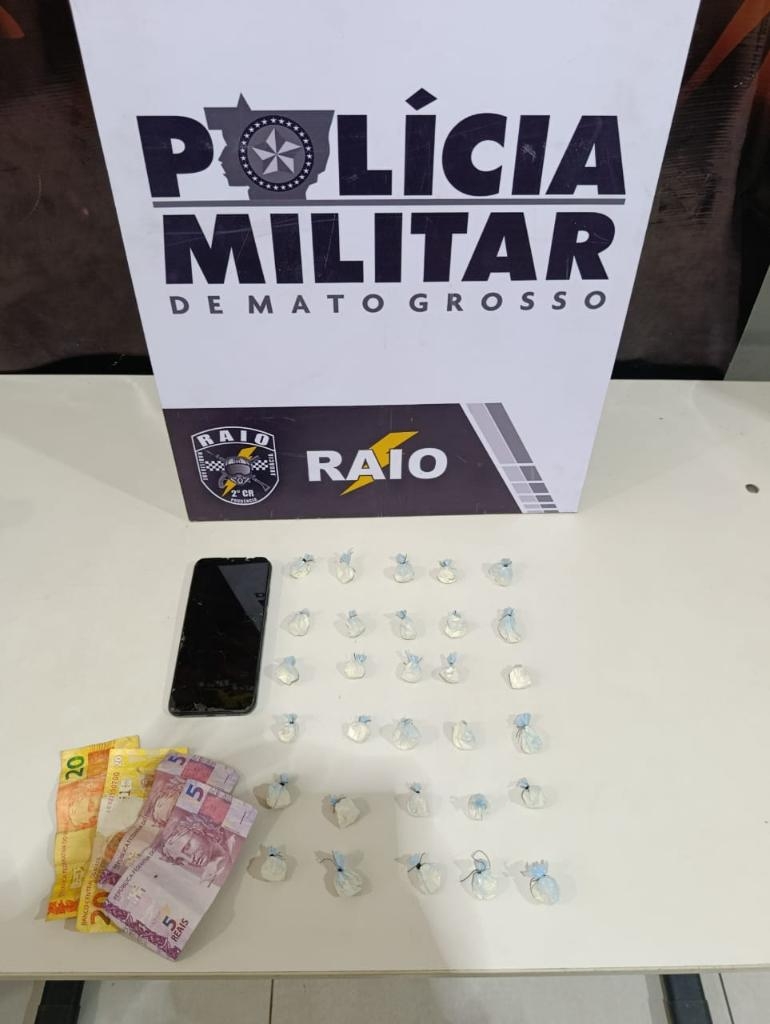 Mulher � presa pela Pol�cia Militar com 30 por��es de coca�na em V�rzea Grande