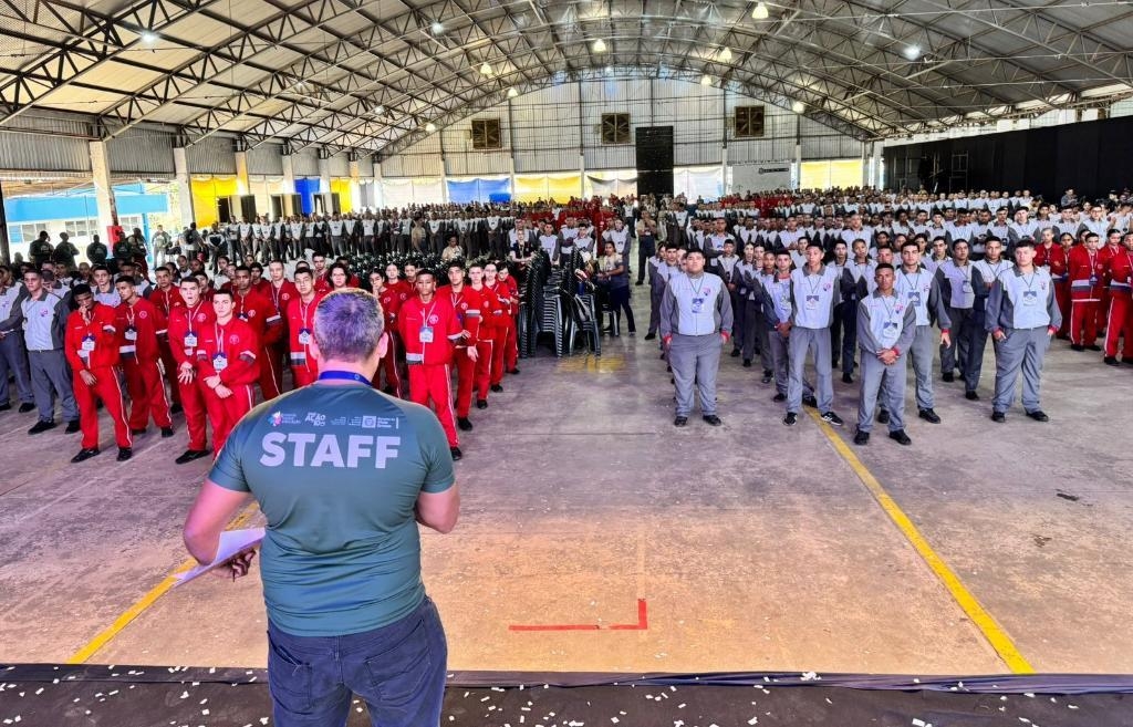 Abertura dos Jogos Estudantis Militares re�ne autoridades e estudantes em Lucas do Rio Verde