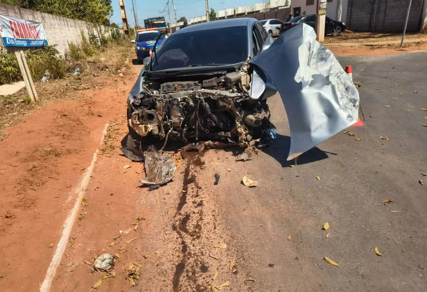 Acidente entre dois carros e uma moto deixa trs feridos em VG