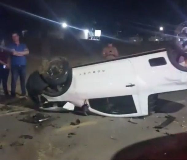 Motorista perde controle e provoca acidente em avenida de Lucas do Rio Verde