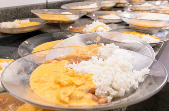 Escolas municipais de Cuiab oferecem merenda adaptada a alunos com necessidades especiais
