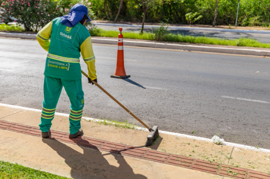 Cuiab promove mutiro de servios na avenida Fernando Corra da Costa