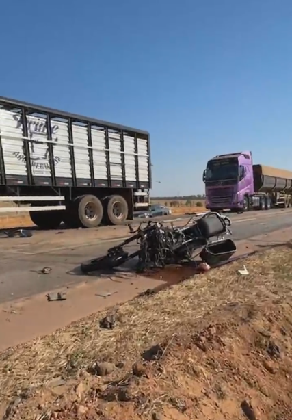 Grave acidente na BR-163 em Sinop mata casal de motociclistas (Vdeo)