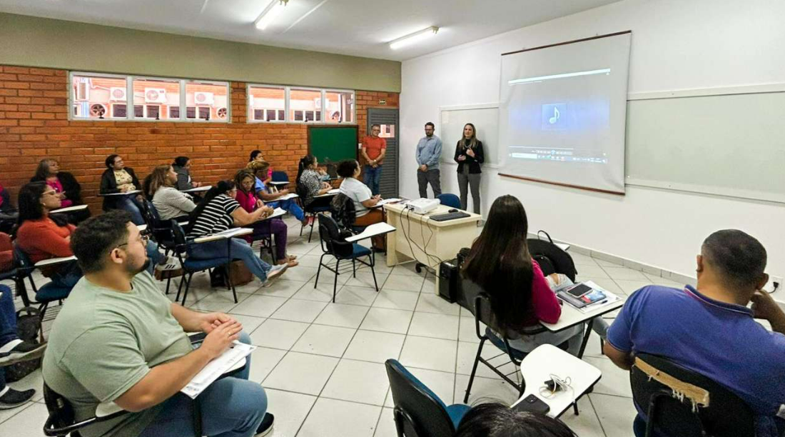 Capacitao em boas prticas de vacinao  realizada para enfermeiros em Vrzea Grande