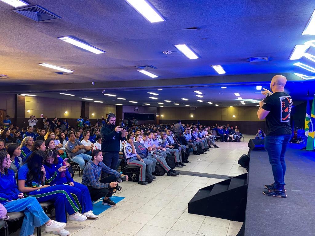 ExpoEstudantil 2025 re�ne estudantes na Arena Pantanal para discutir futuro e carreiras