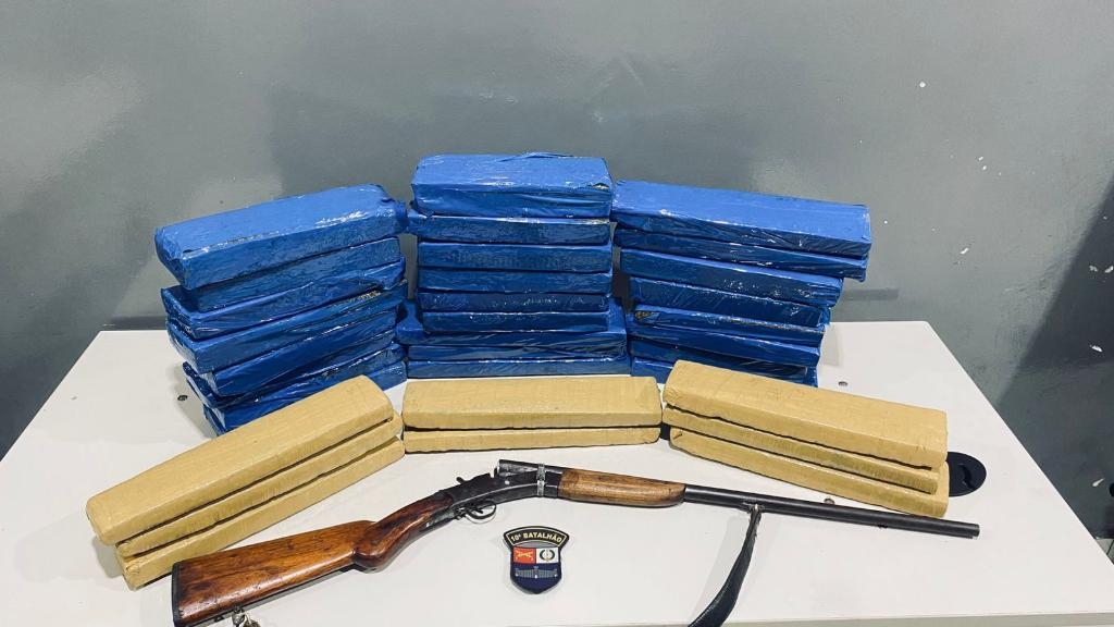 PM apreende 33 tabletes de maconha em zona rural do municpio de Vrzea Grande