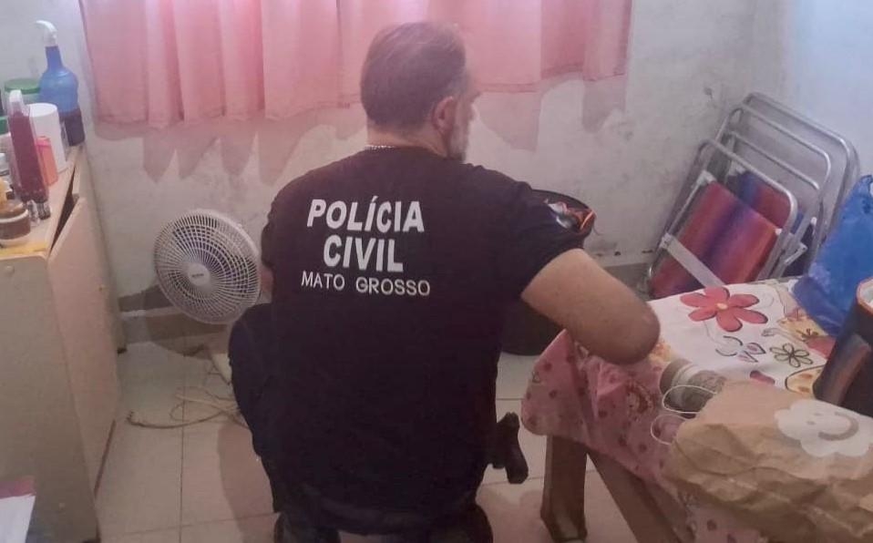 Pol�cia Civil realiza buscas na casa de professor acusado de assediar alunas em Tangar� da Serra