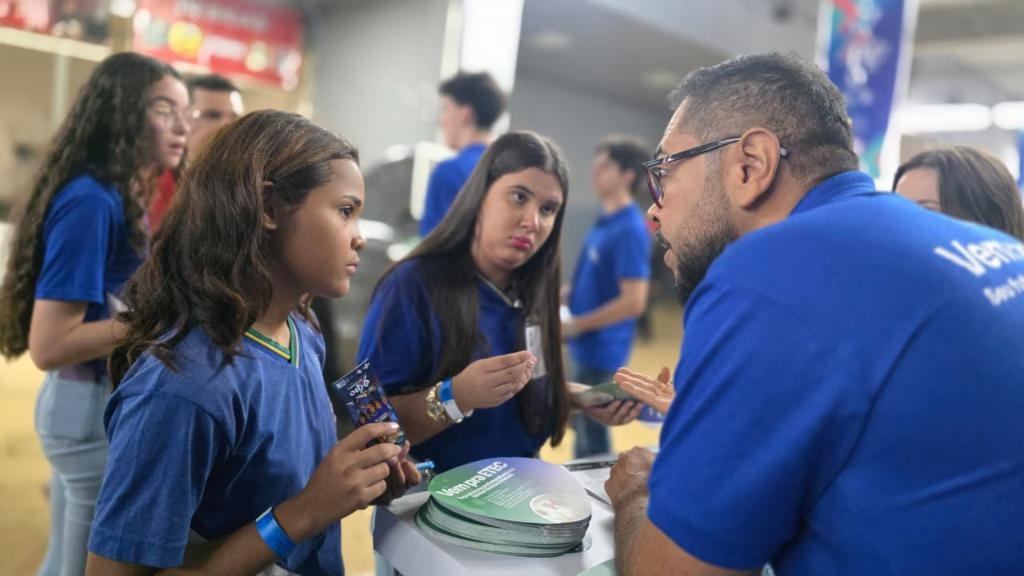 Seciteci apresenta oportunidades da educao profissional tecnolgica durante ExpoEstudantil