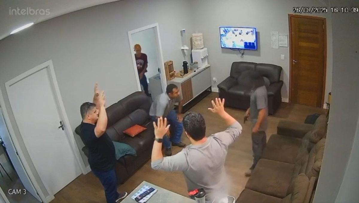 Assaltantes rendem funcion�rios de joalheria e levam ouro avaliado em R$ 300 mil em V�rzea Grande