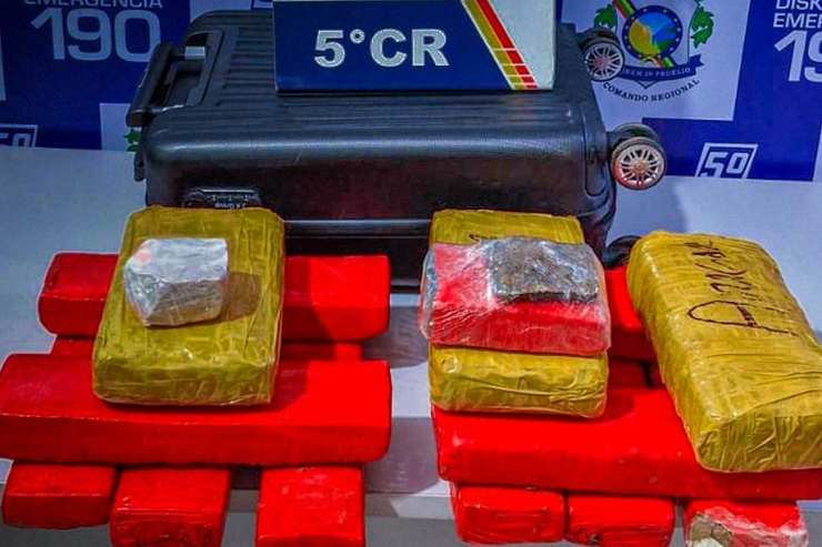 Mulher � presa com 13 quilos de maconha e coca�na em rodovi�ria de Barra do Gar�as