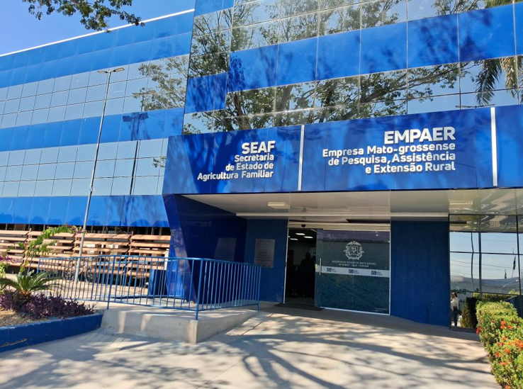 Seaf entrega R$ 2 milhes em mquinas e veculos para produtores de 13 municpios de MT