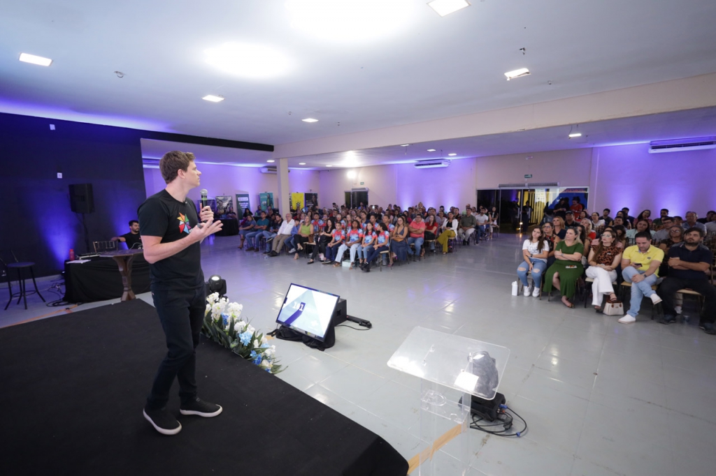 Palestra de C�sar Cielo promove transforma��o para mais de mil pessoas da regi�o Sul de MT