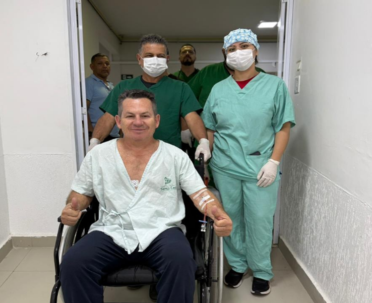 Governador Mauro Mendes recebe alta hospitalar e continuar� tratamento em casa