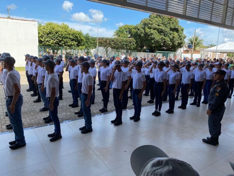 DRE de Tangar� da Serra retifica edital para contrata��o emergencial em escolas c�vico-militares