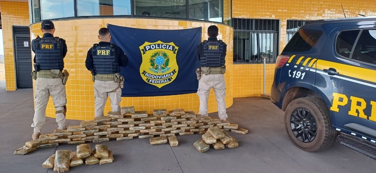 PRF apreende 80 kg de skunk escondidos em compressor na BR-070 