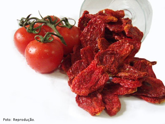 Tomate despenca 60% e abacaxi dispara 27%: semana tem forte oscilao de preos