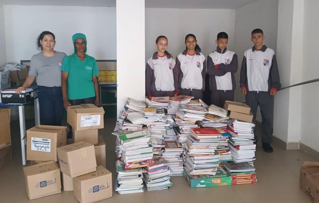 Projeto de escola estadual militar transforma livros fora de uso em conscincia ambiental
