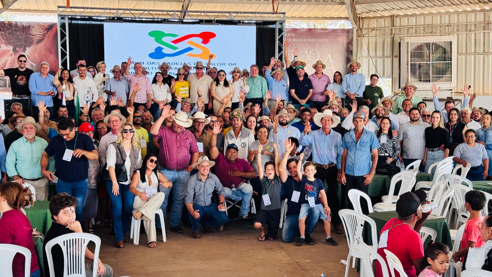 Seaf e Empaer entregam certificados de inspeo a produtores em abertura de exposio agropecuria