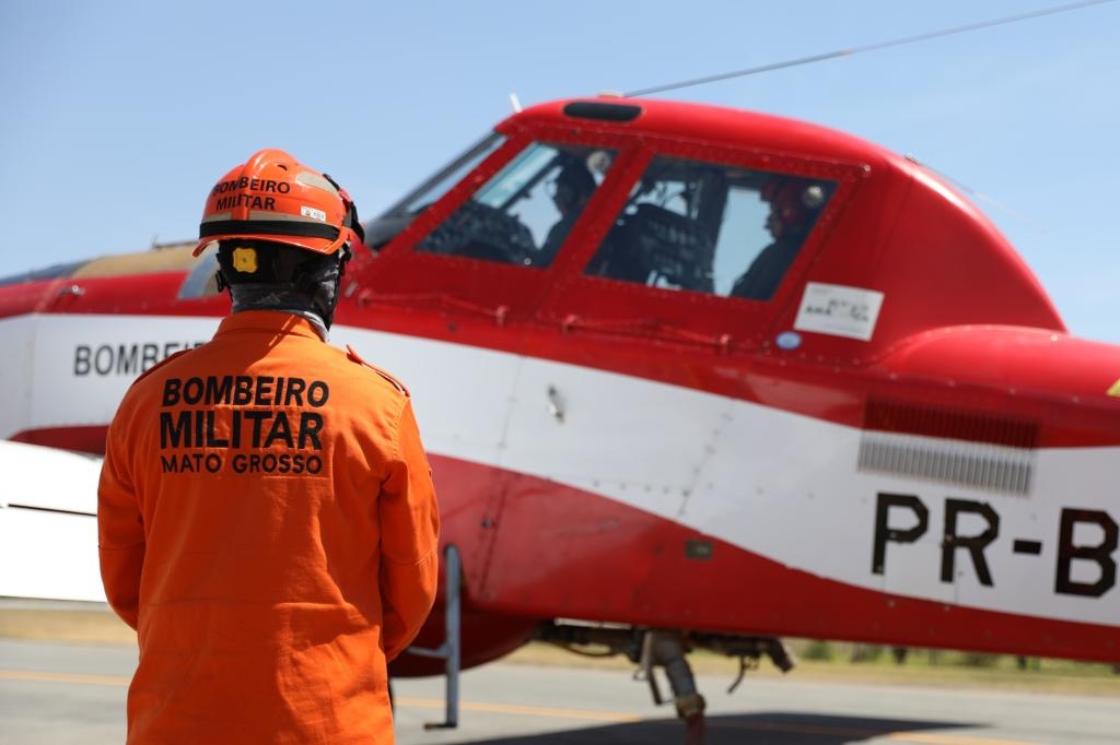 Corpo de Bombeiros intensifica combate aos inc�ndios na Serra do Roncador e Parque Estadual da Serra Azul