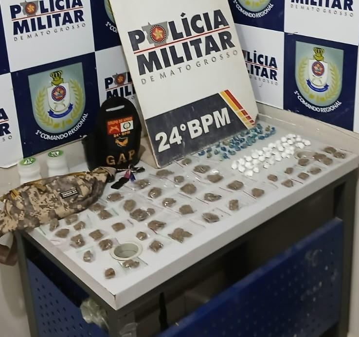 PM apreende 105 por��es de entorpecentes e prende homem suspeito por tr�fico de drogas