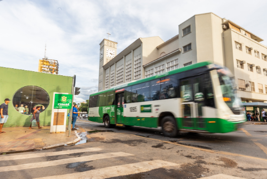 Mulher � presa ao agredir jovem dentro de �nibus da linha 711 em Cuiab�