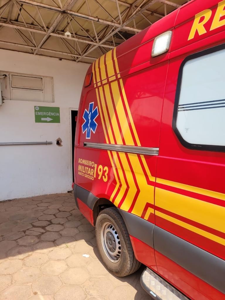 Corpo de Bombeiros socorre v�tima de acidente de tr�nsito envolvendo carreta e carro de passeio