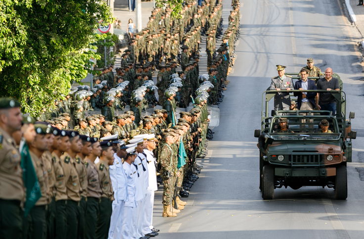 Mais de 8 mil pessoas participam do desfile c�vico-militar de 7 de Setembro em Cuiab�