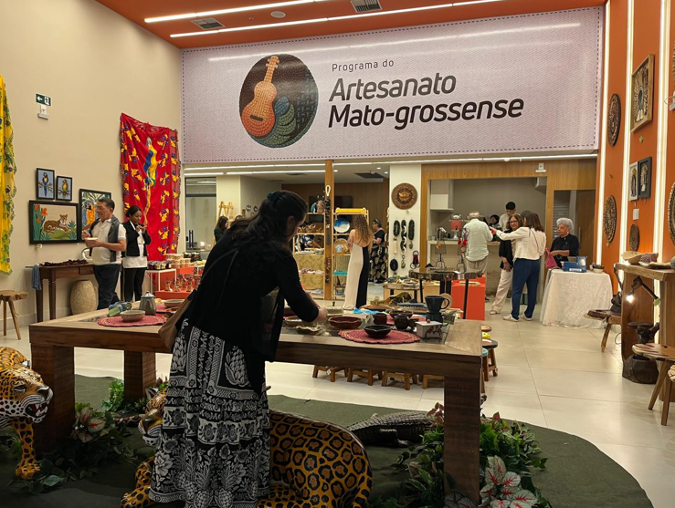 Loja do Artesanato de MT movimenta R$ 80 mil e fortalece renda de 52 artesos