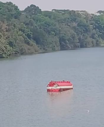 Caminho cai de ponte na MT-140 e provoca vazamento de leo (Vdeo)