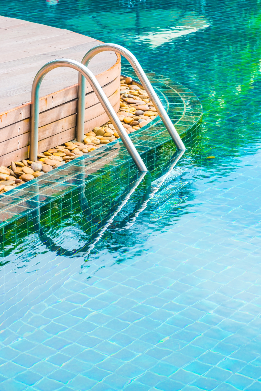 Crian�a de 2 anos morre ap�s se afogar em piscina de casa