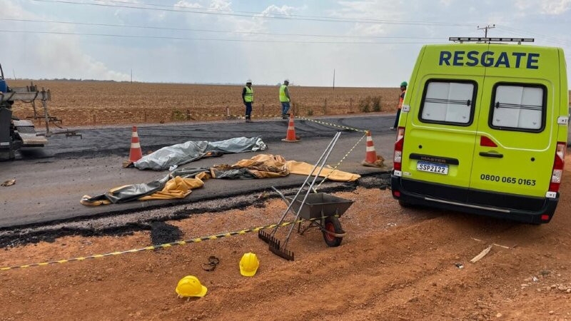 Trs trabalhadores morrem em acidente com rolo compactador em obra da BR-163