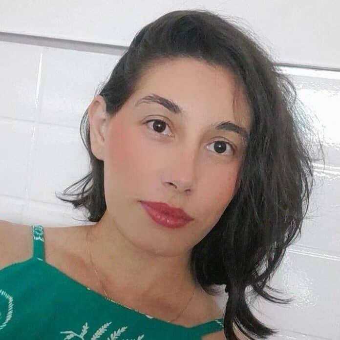 Mulher de 34 anos � encontrada morta em casa com sinais de asfixia