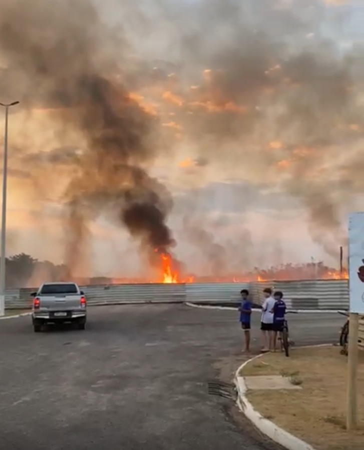 Incndio em rea de vegetao mobiliza Corpo de Bombeiros em Primavera do Leste