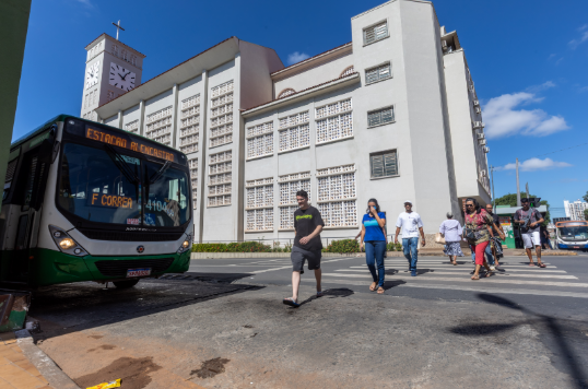 Prefeito de Cuiab anuncia medidas para garantir segurana de passageiros e pedestres no transporte coletivo