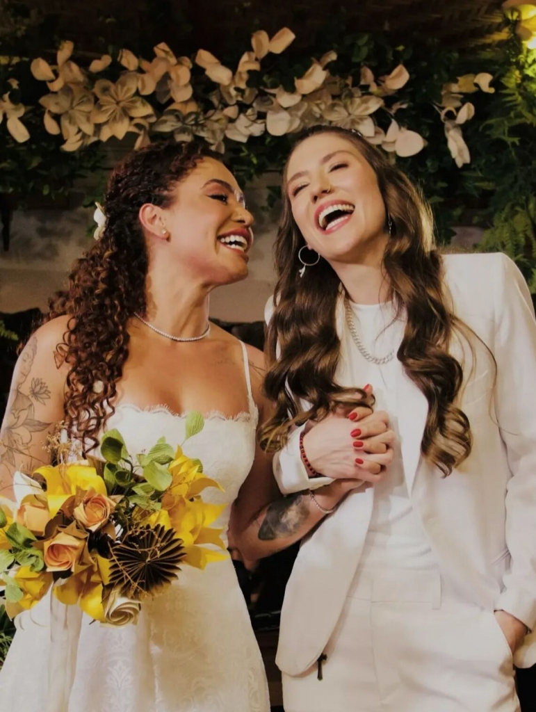 Cuiabana Bruna Viola se casa com a influenciadora Dani Damaceno