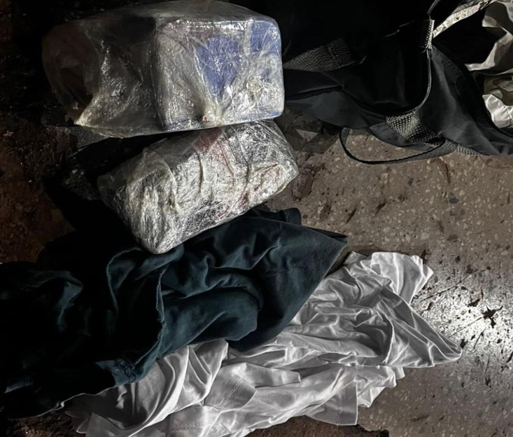 Jovem � preso transportando drogas em �nibus intermunicipal em Barra do Gar�as