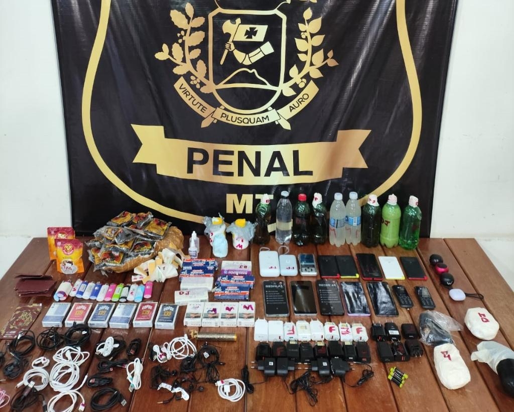 Pol�cia Penal flagra homem jogando celulares para dentro de cadeia feminina