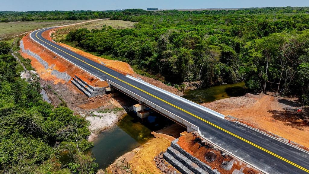 Asfalto novo na MT-240 melhora logstica de Diamantino: coloca cidade na rota da BR-163, afirma prefeito