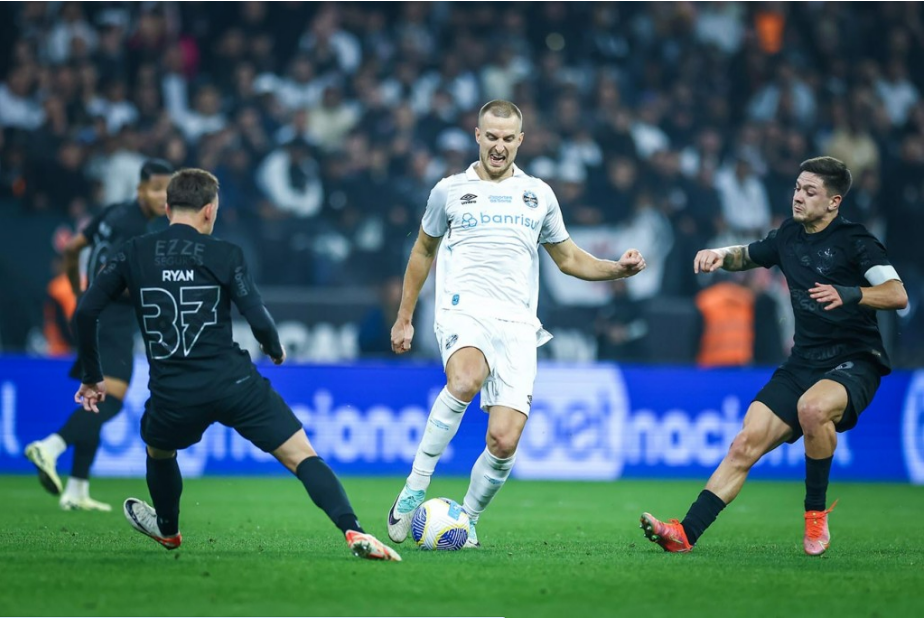 Corinthians e Gr�mio empatam na Neo Qu�mica Arena em jogo tenso pela Copa do Brasil