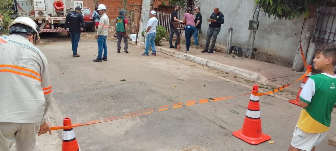 Idoso morre eletrocutado ao tentar ligao irregular de energia em Cuiab
