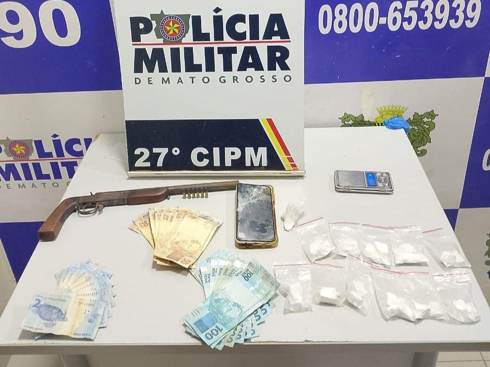 Pol�cia Militar prende dois homens com drogas e arma de fogo em Confresa