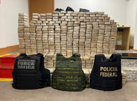 For�as de seguran�a apreendem 814 quilos de entorpecentes e causam preju�zo de R$ 14 milh�es ao crime