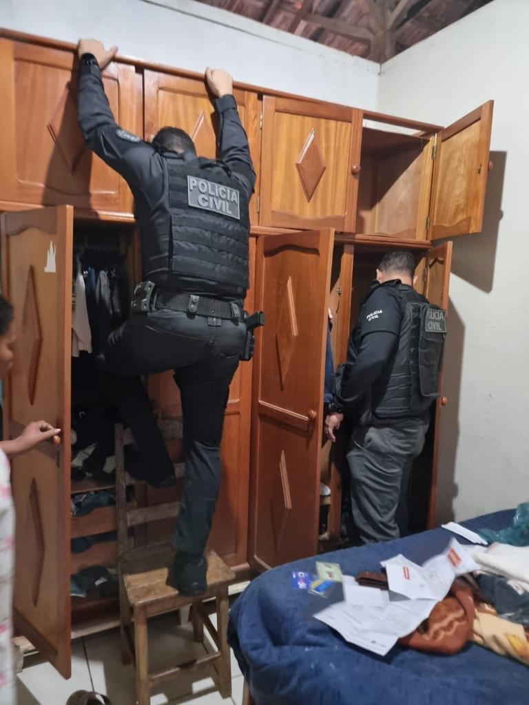 Pol�cia Civil cumpre sete ordens judiciais contra suspeitos de furtar cooperativa de cr�dito em S�o Jos� dos Quatro Marcos