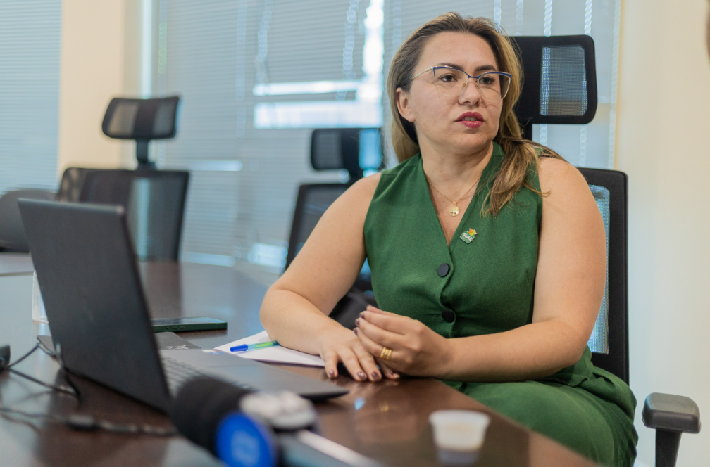 Secretria anuncia entrega de mais de mil cartes do programa Ser Famlia em Rondonpolis
