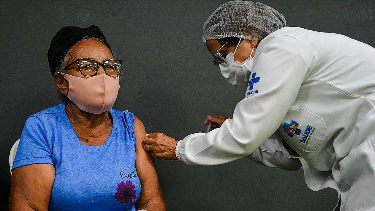 Sa�de de V�rzea Grande orienta popula��o sobre nova variante da covid-19