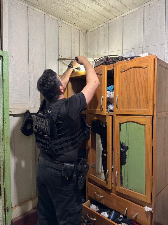 Pol�cia Federal prende suspeito de armazenar material de explora��o infantil em Mato Grosso