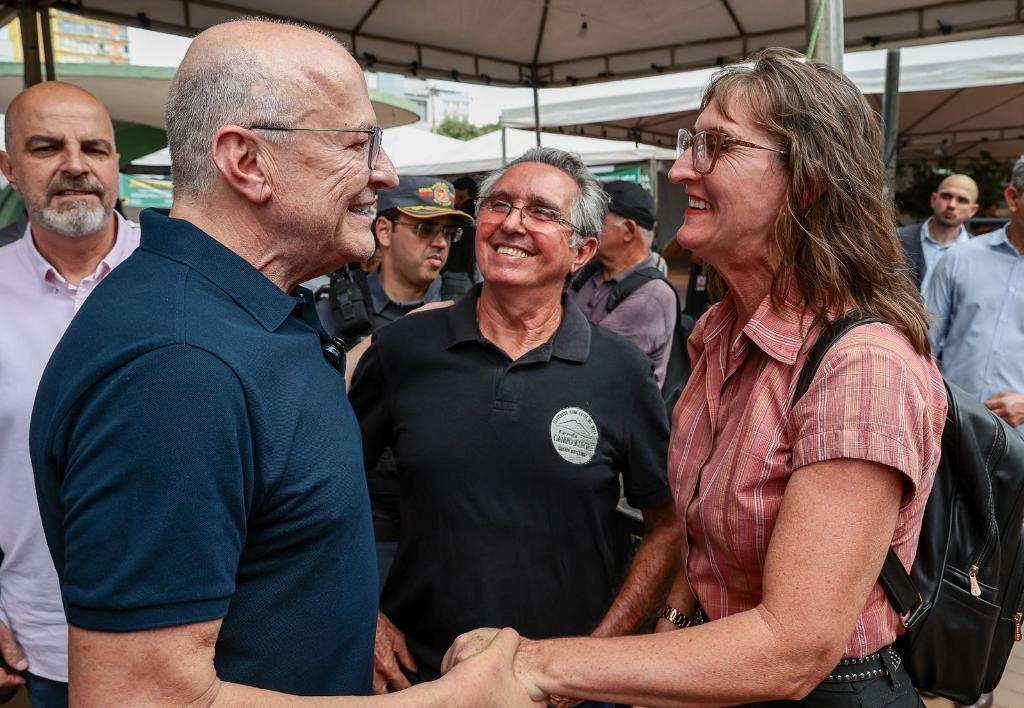  uma virada de chave na histria da agricultura familiar de Cuiab, afirma produtora em entrega de mquinas